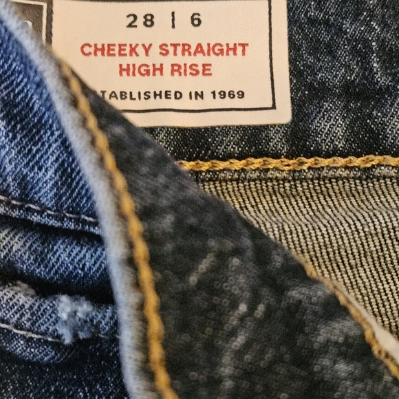 79 GAP DISTRESSED CHEEKY STRAIGHT HIGH RISE JEANS WOMEN'S SIZE 28 | 6 - Picture 3 of 4